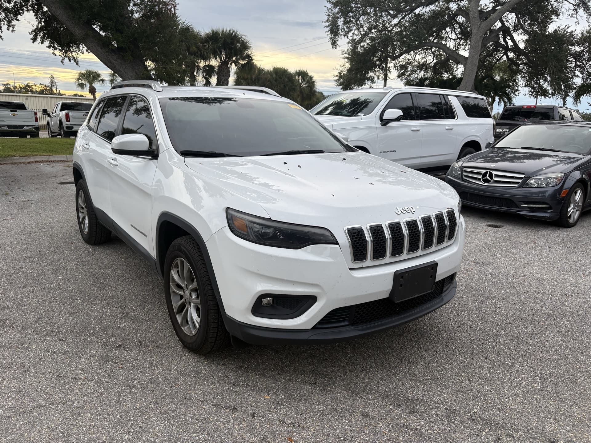 2020 Jeep Cherokee Latitude Plus — photo 1 of 4