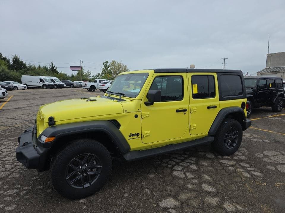 2024 Jeep Wrangler Sport — photo 1 of 5