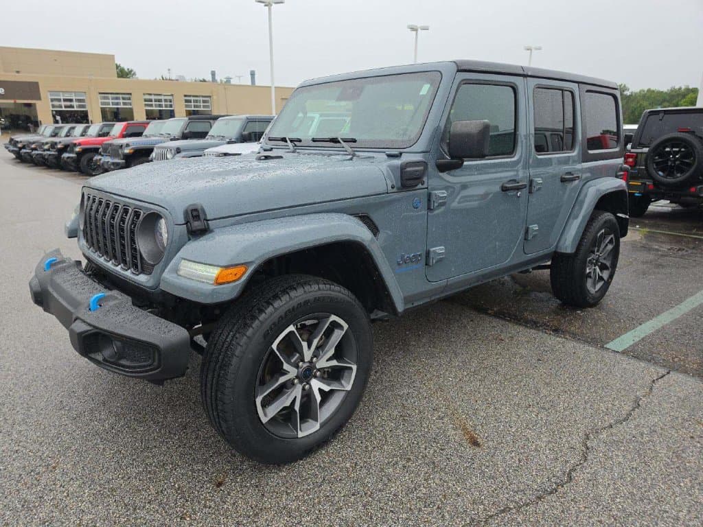 2024 Jeep Wrangler Sport — photo 1 of 6