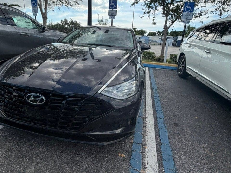 2023 Hyundai Sonata Base — photo 1 of 6