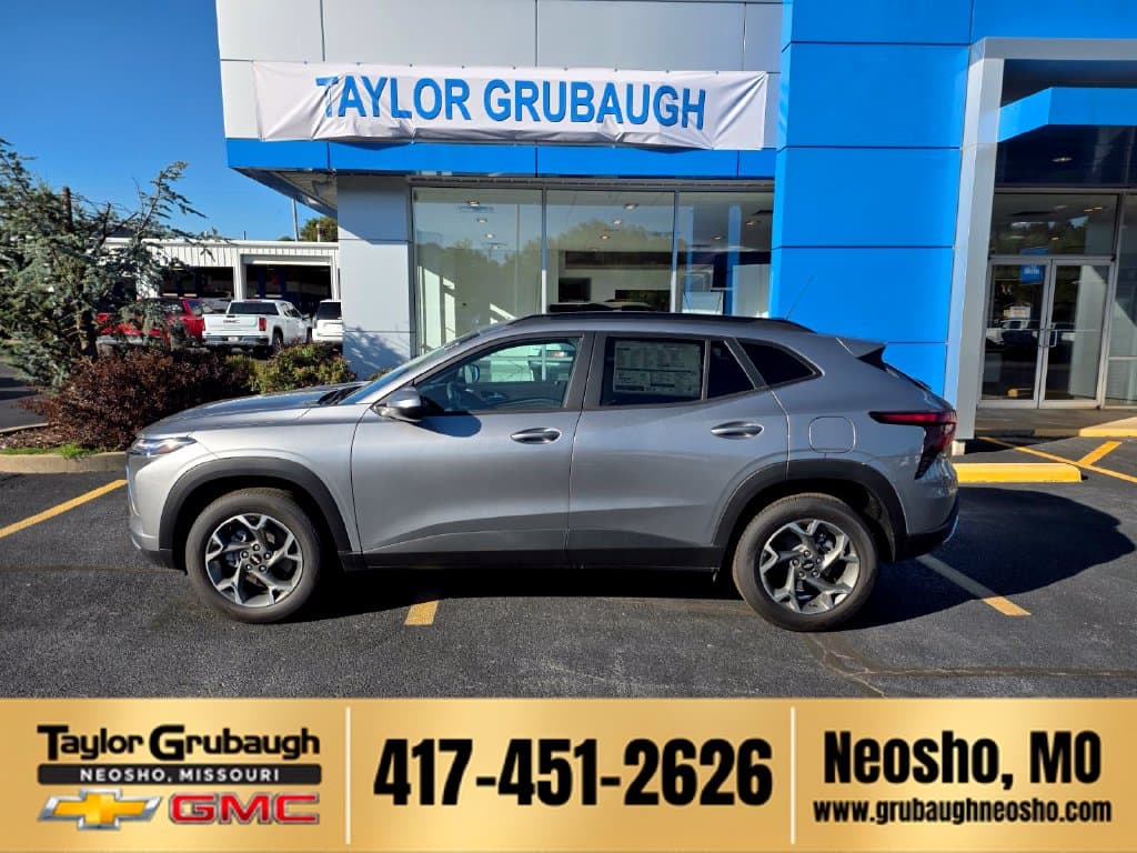 2026 Chevrolet Trax LT — photo 1 of 32