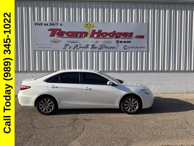 2016 Toyota Camry XLE — photo 1 of 44