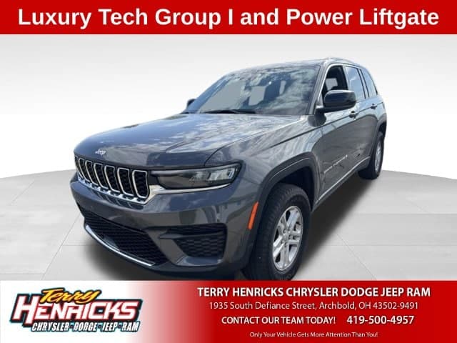 2024 Jeep Grand Cherokee Laredo — photo 1 of 13