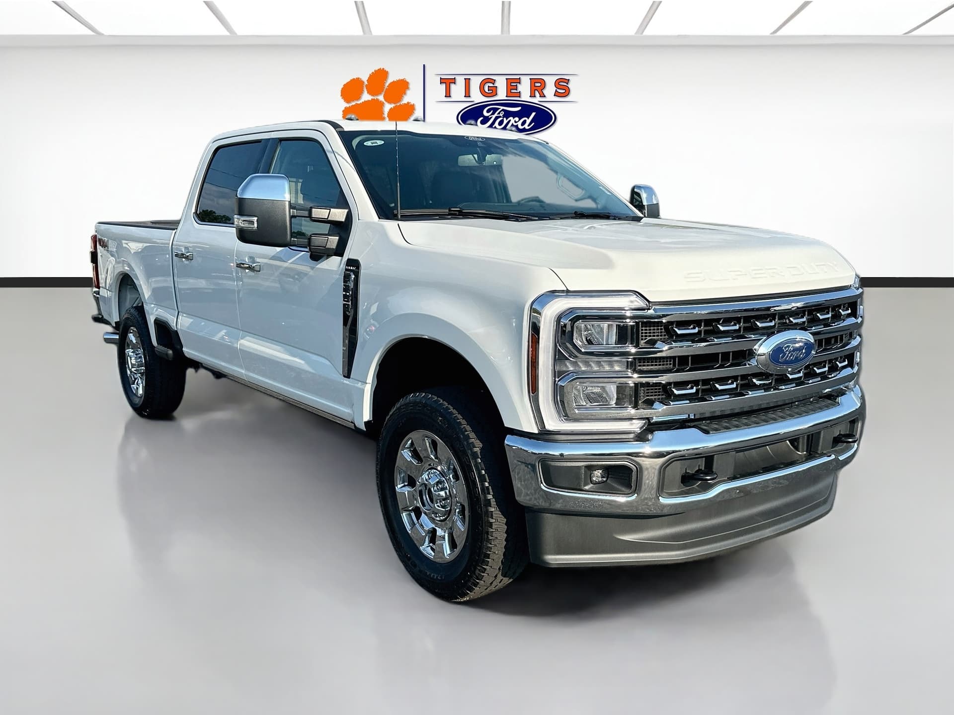 2026 Ford Super Duty F-250 SRW LARIAT — photo 1 of 32