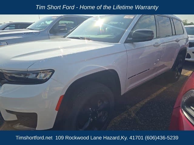 2023 Jeep Grand Cherokee L Laredo — photo 1 of 9