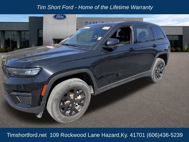 2024 Jeep Grand Cherokee Laredo — photo 1 of 9