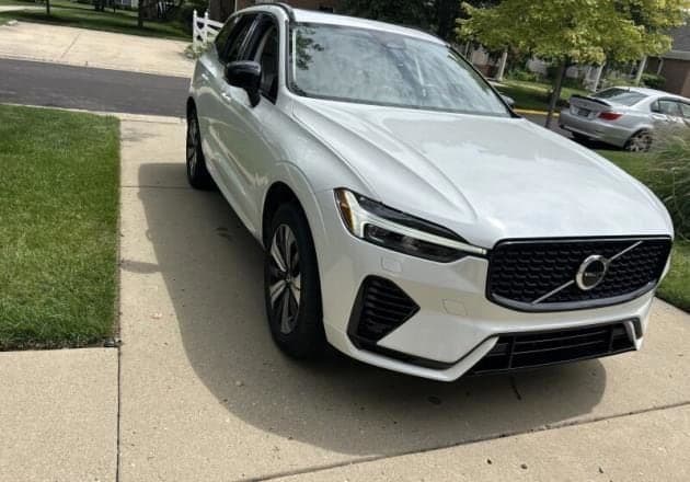 2024 Volvo XC60 Recharge Plug-In Hybrid Base — photo 1 of 6
