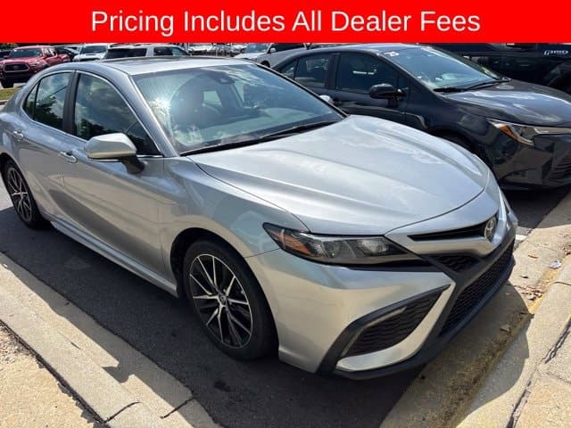 2024 Toyota Camry SE — photo 1 of 10