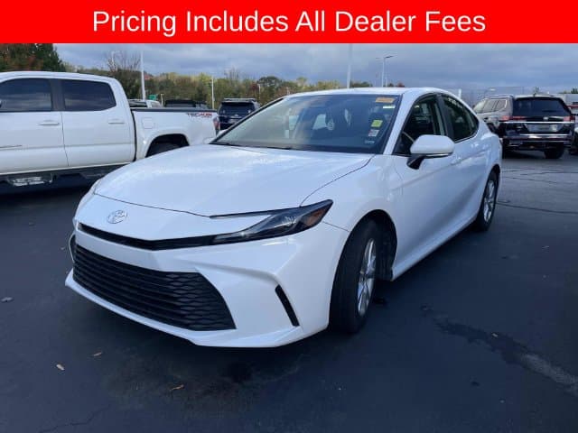 2025 Toyota Camry LE — photo 1 of 14