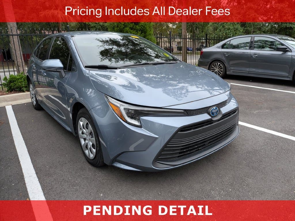 2025 Toyota Corolla Hybrid LE — photo 1 of 11