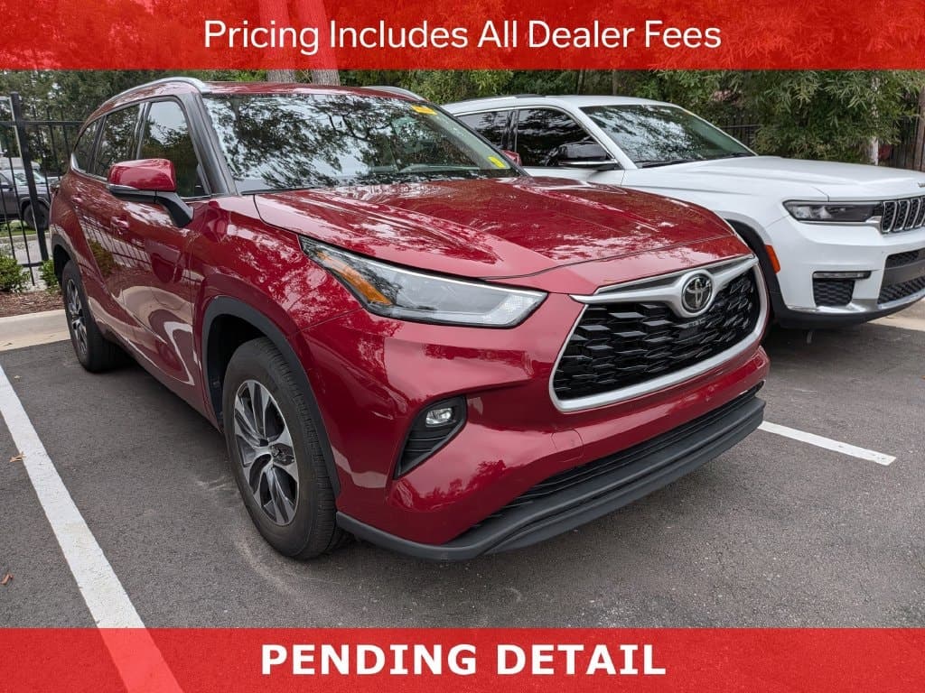 2022 Toyota Highlander XLE — photo 1 of 11