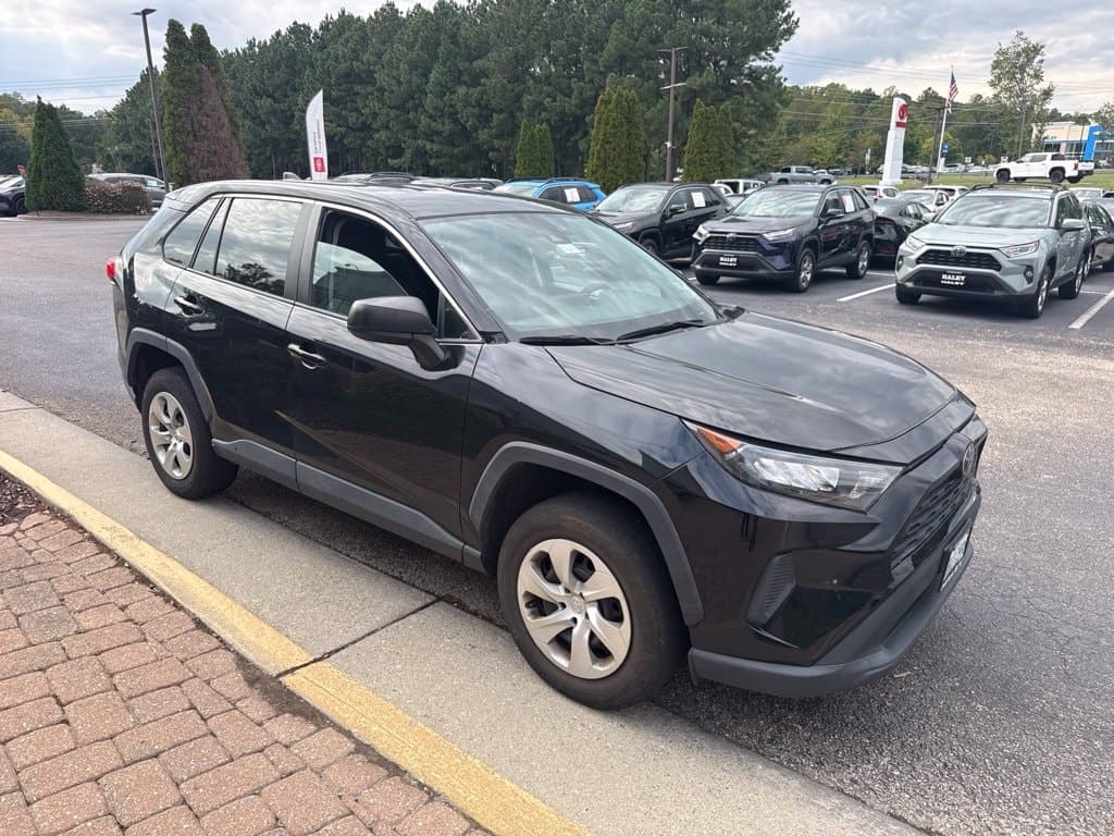 2022 Toyota RAV4 LE — photo 1 of 7