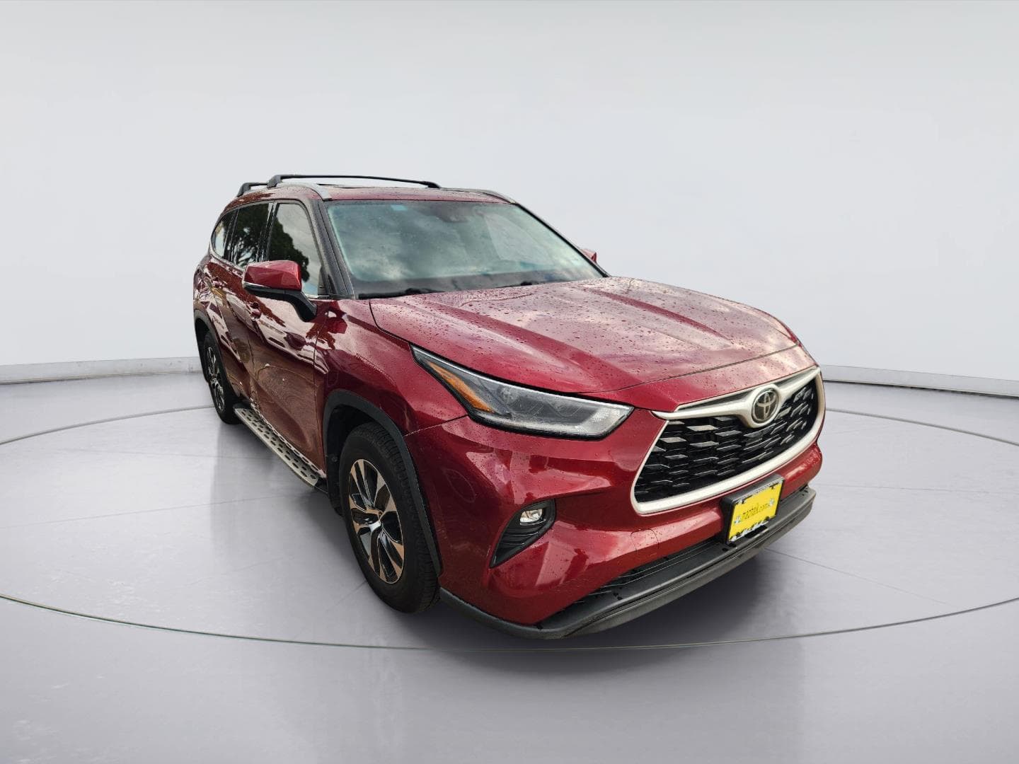 2021 Toyota Highlander XLE — photo 1 of 9
