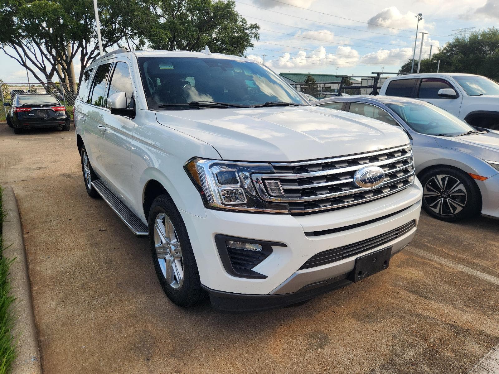 2021 Ford Expedition XLT — photo 1 of 10