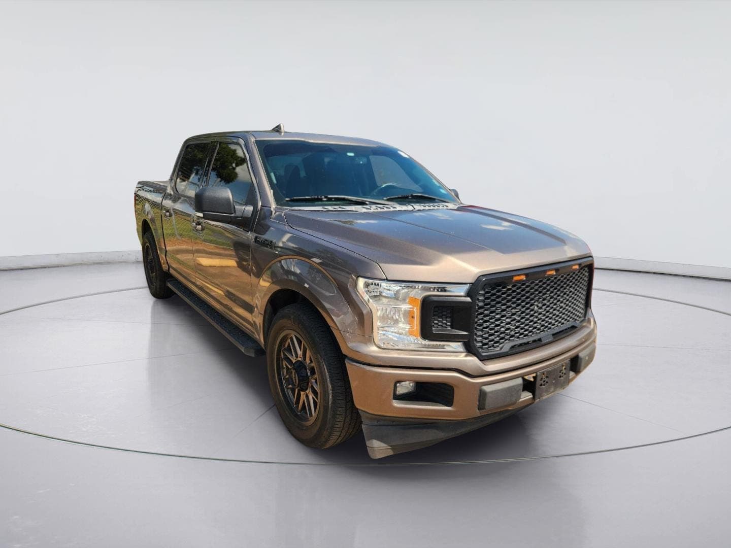 2018 Ford F-150 XLT — photo 1 of 9