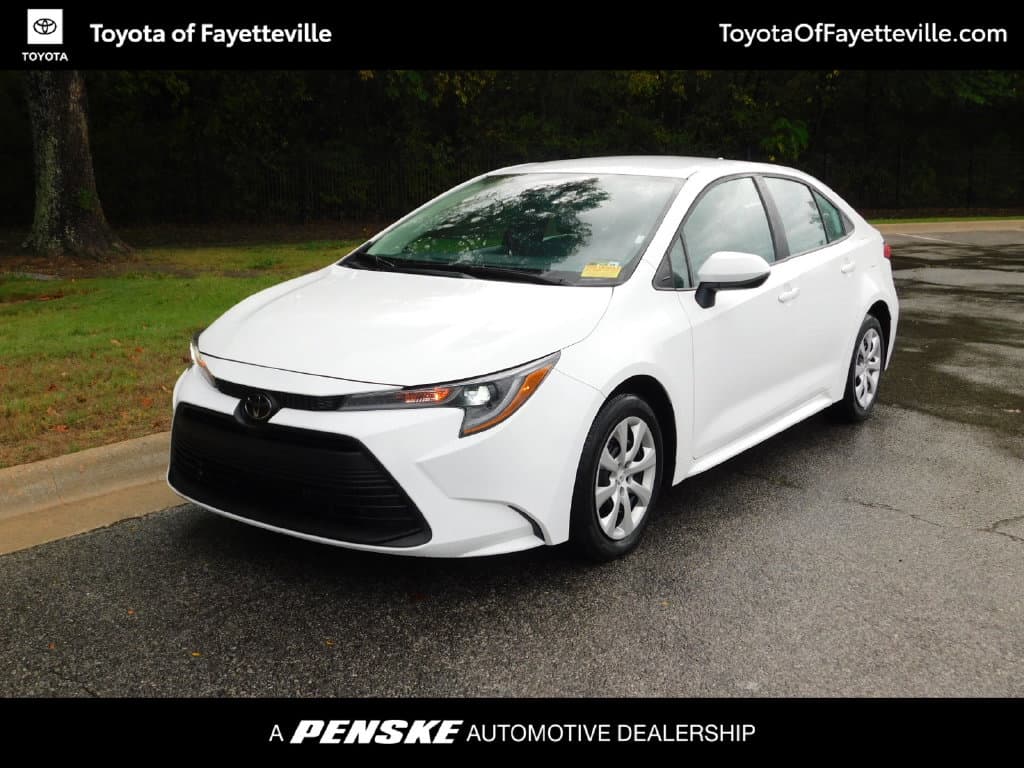 2025 Toyota Corolla LE — photo 1 of 11