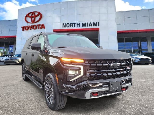 2025 Chevrolet Suburban Z71 — photo 1 of 21