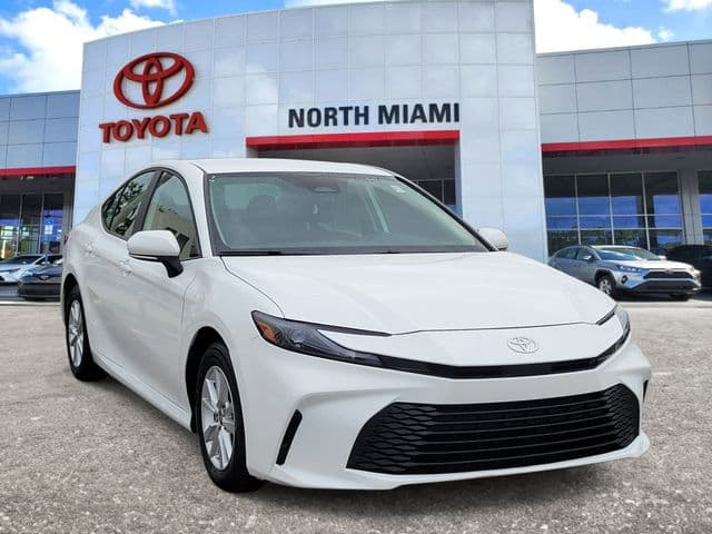 2025 Toyota Camry LE — photo 1 of 20