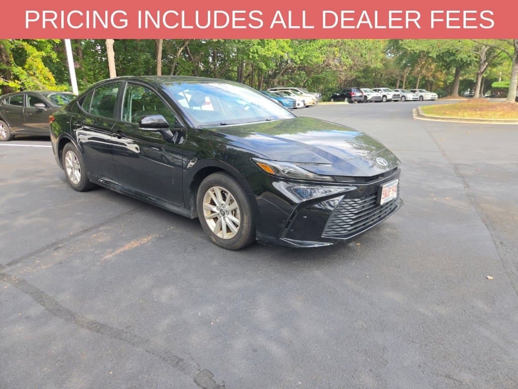 2025 Toyota Camry LE — photo 1 of 13