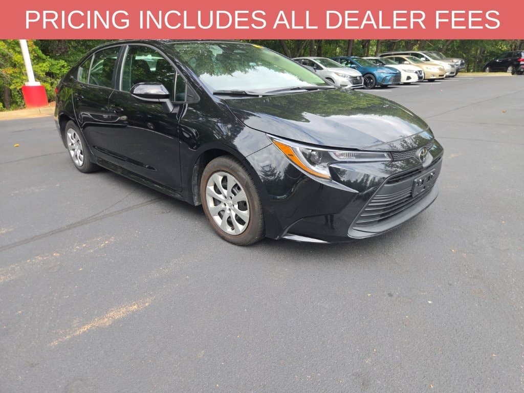 2025 Toyota Corolla LE — photo 1 of 13