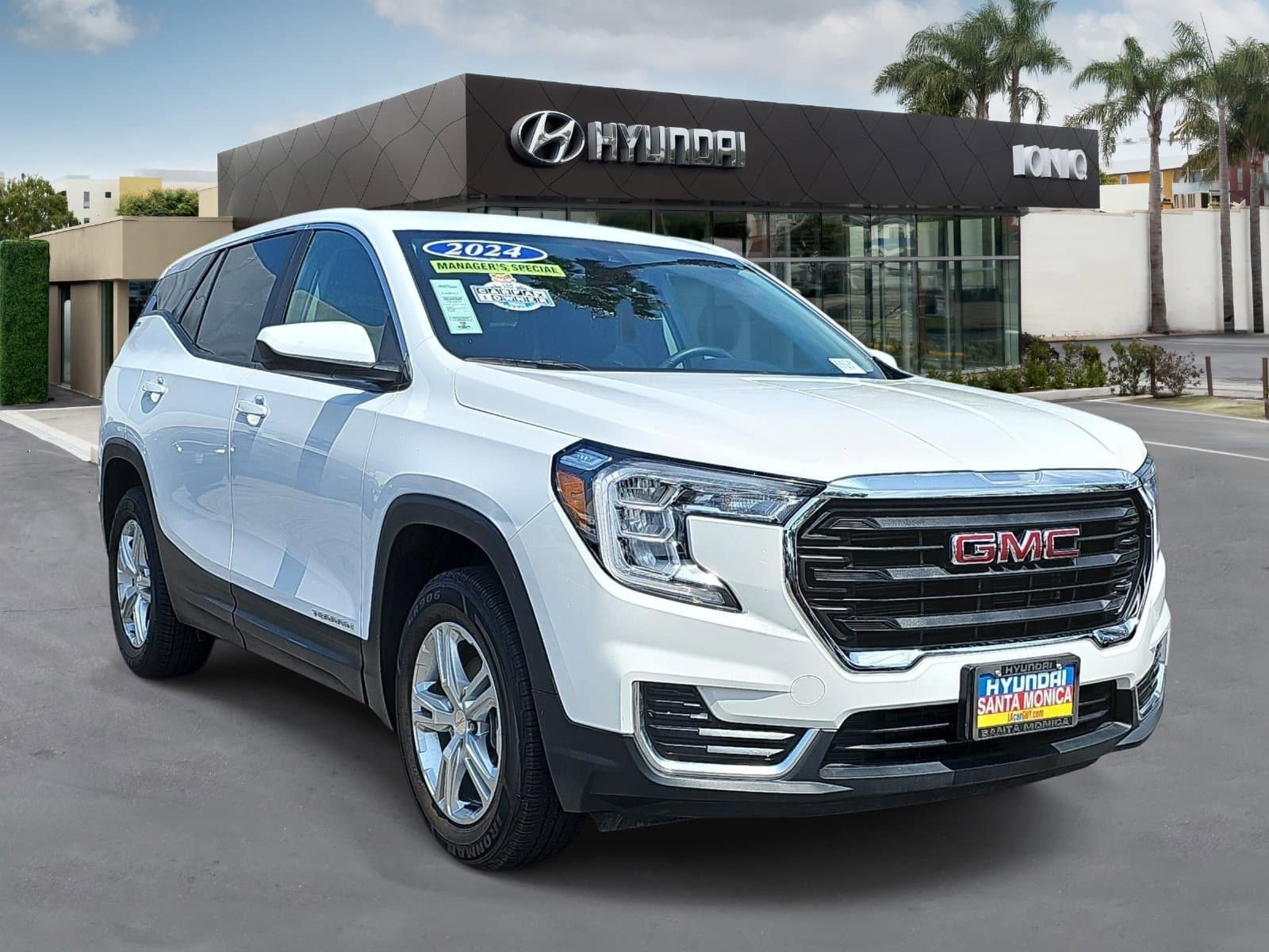 2024 GMC Terrain SLE — photo 1 of 41