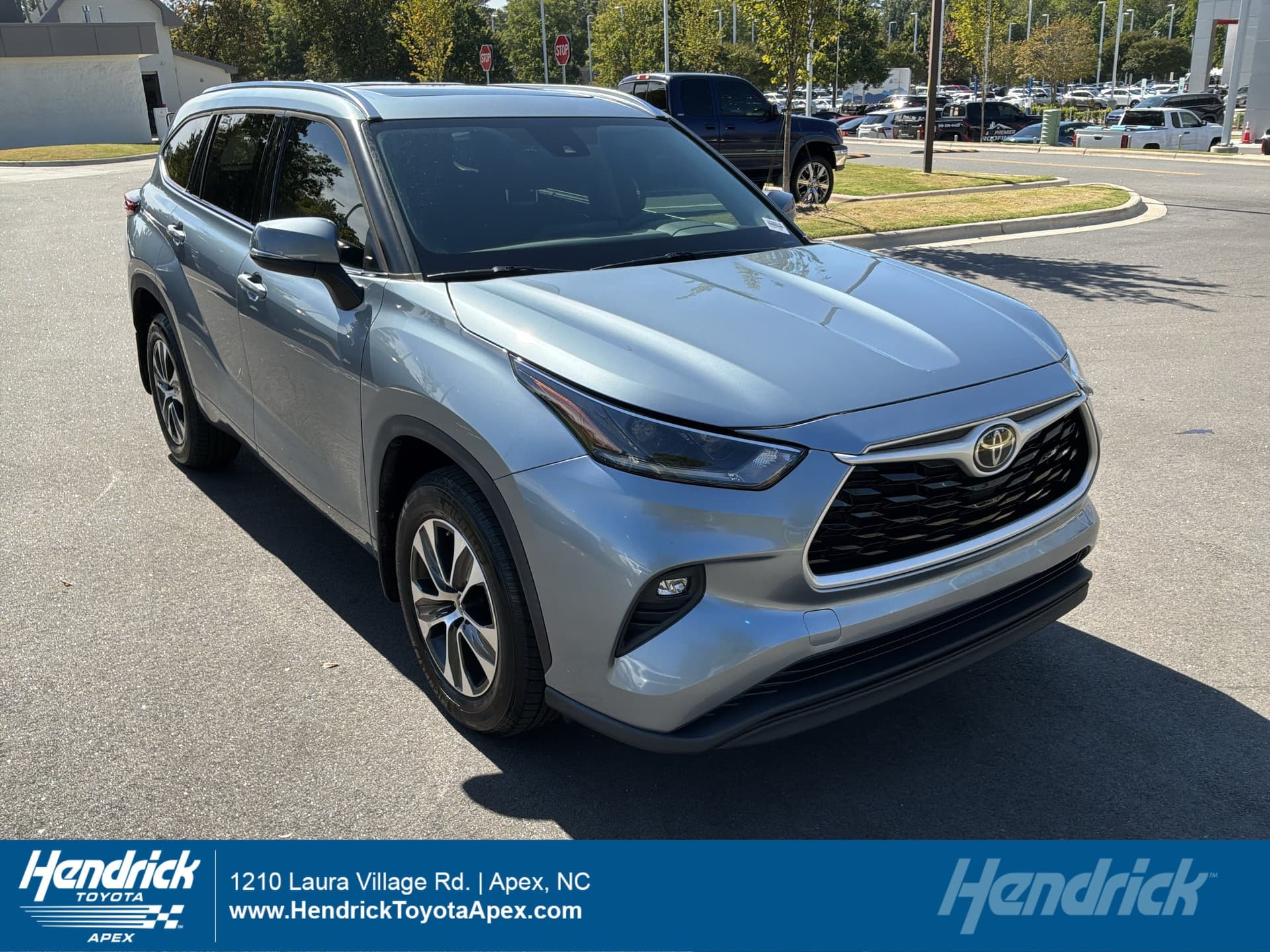 2021 Toyota Highlander XLE — photo 1 of 37