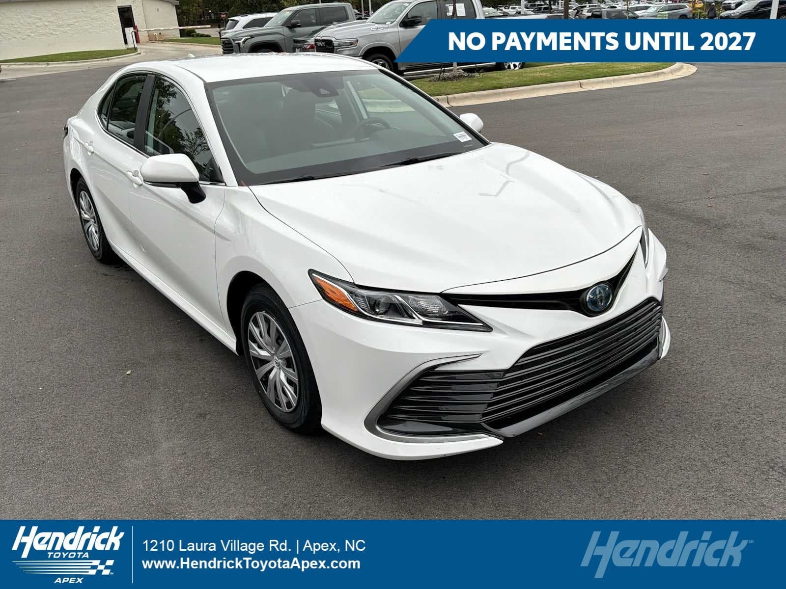 2024 Toyota Camry Hybrid LE — photo 1 of 33