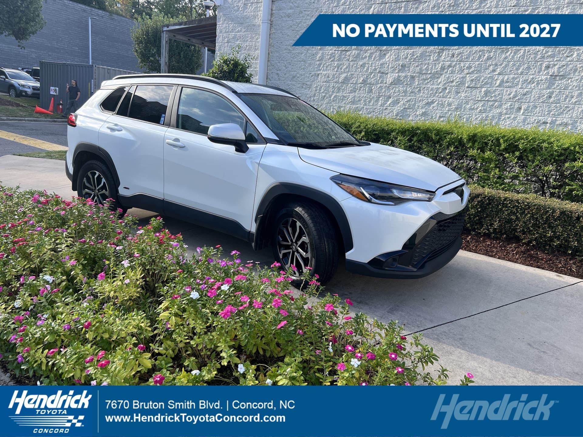 2023 Toyota Corolla Cross Hybrid SE — photo 1 of 35