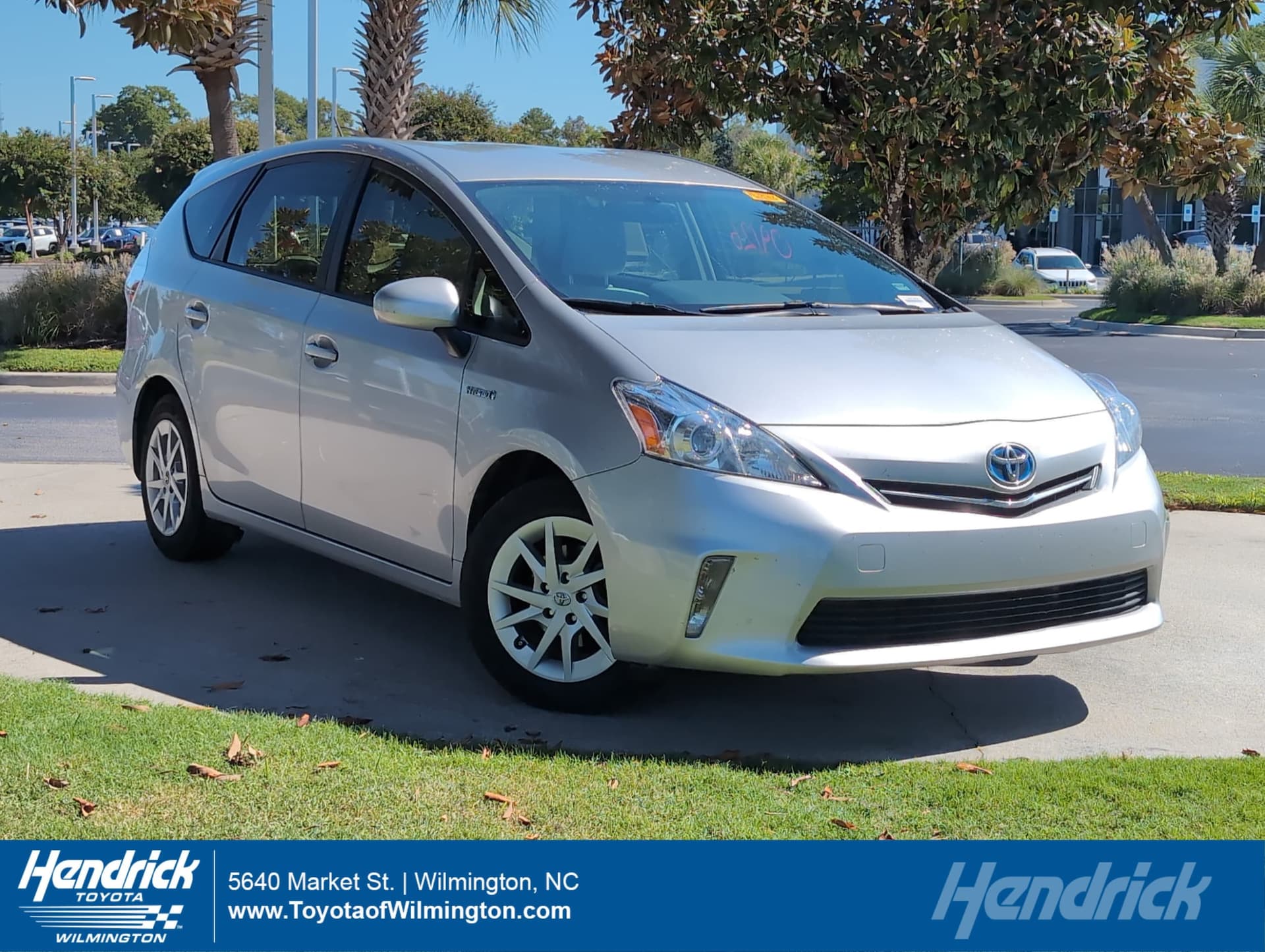 2012 Toyota Prius v Two — photo 1 of 11