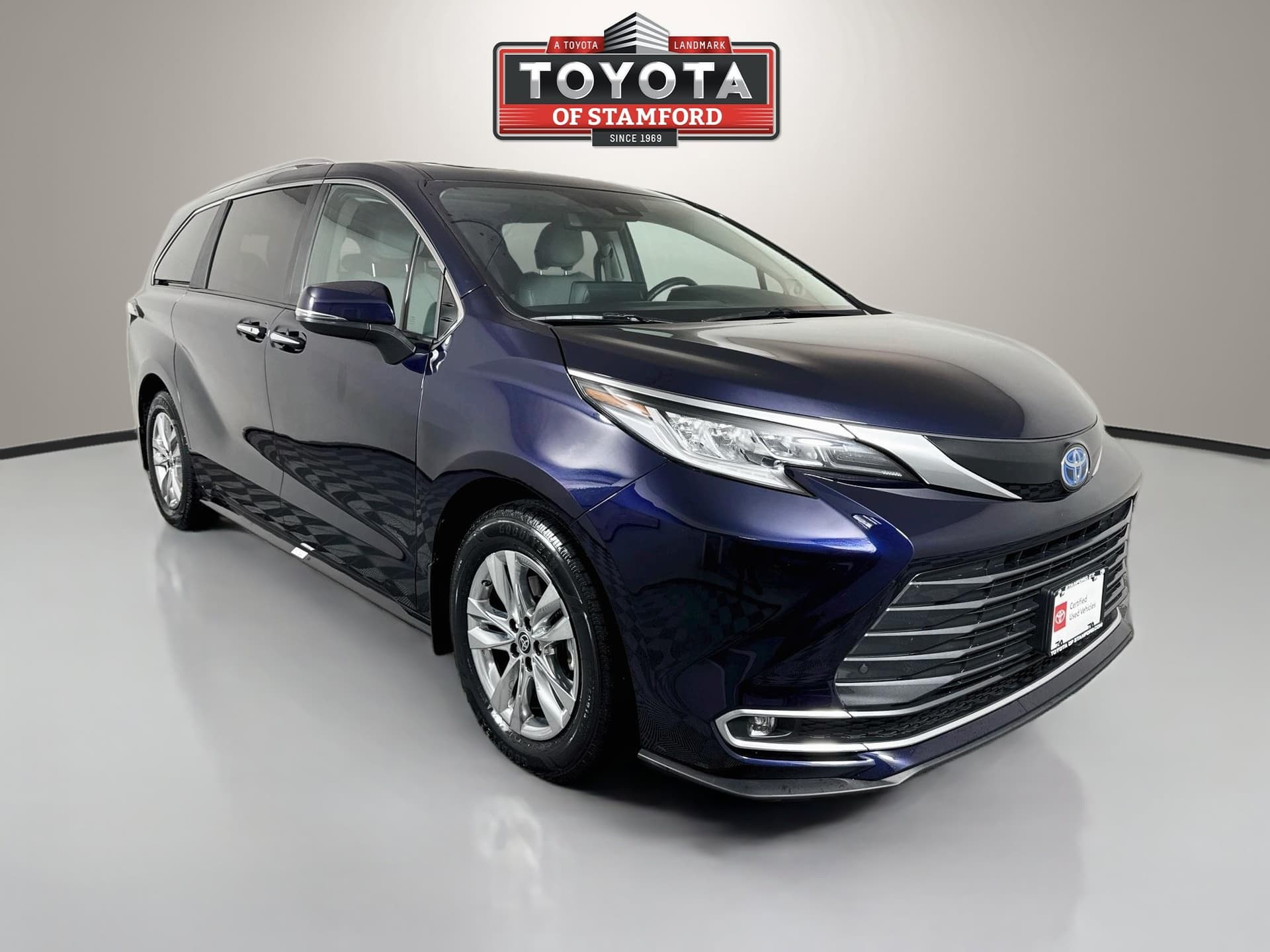 2024 Toyota Sienna Limited — photo 1 of 37
