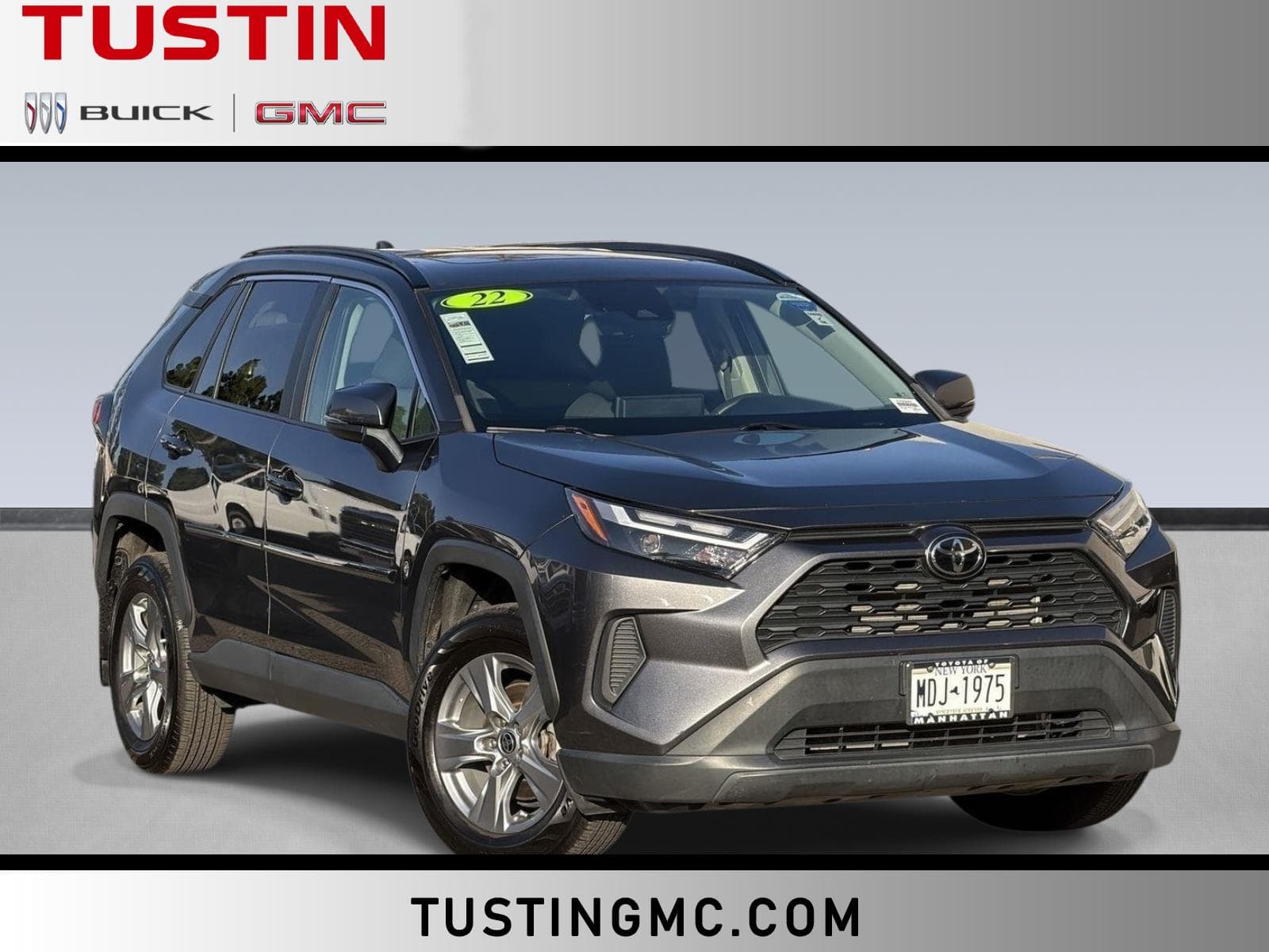 2022 Toyota RAV4 XLE — photo 1 of 40