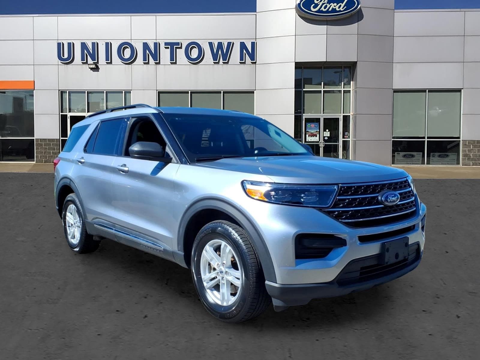 2023 Ford Explorer XLT — photo 1 of 20