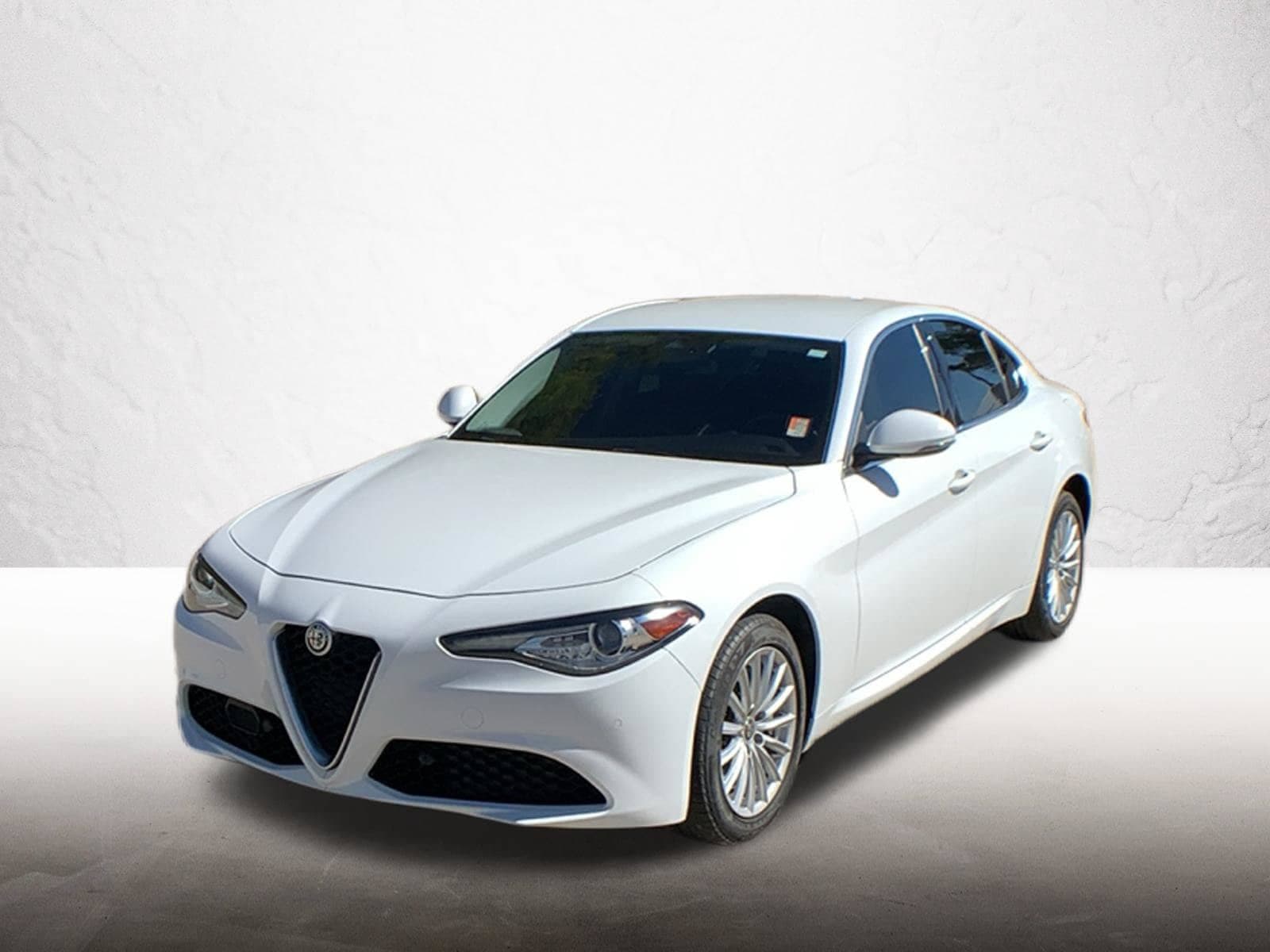 2021 Alfa Romeo Giulia Base — photo 1 of 30