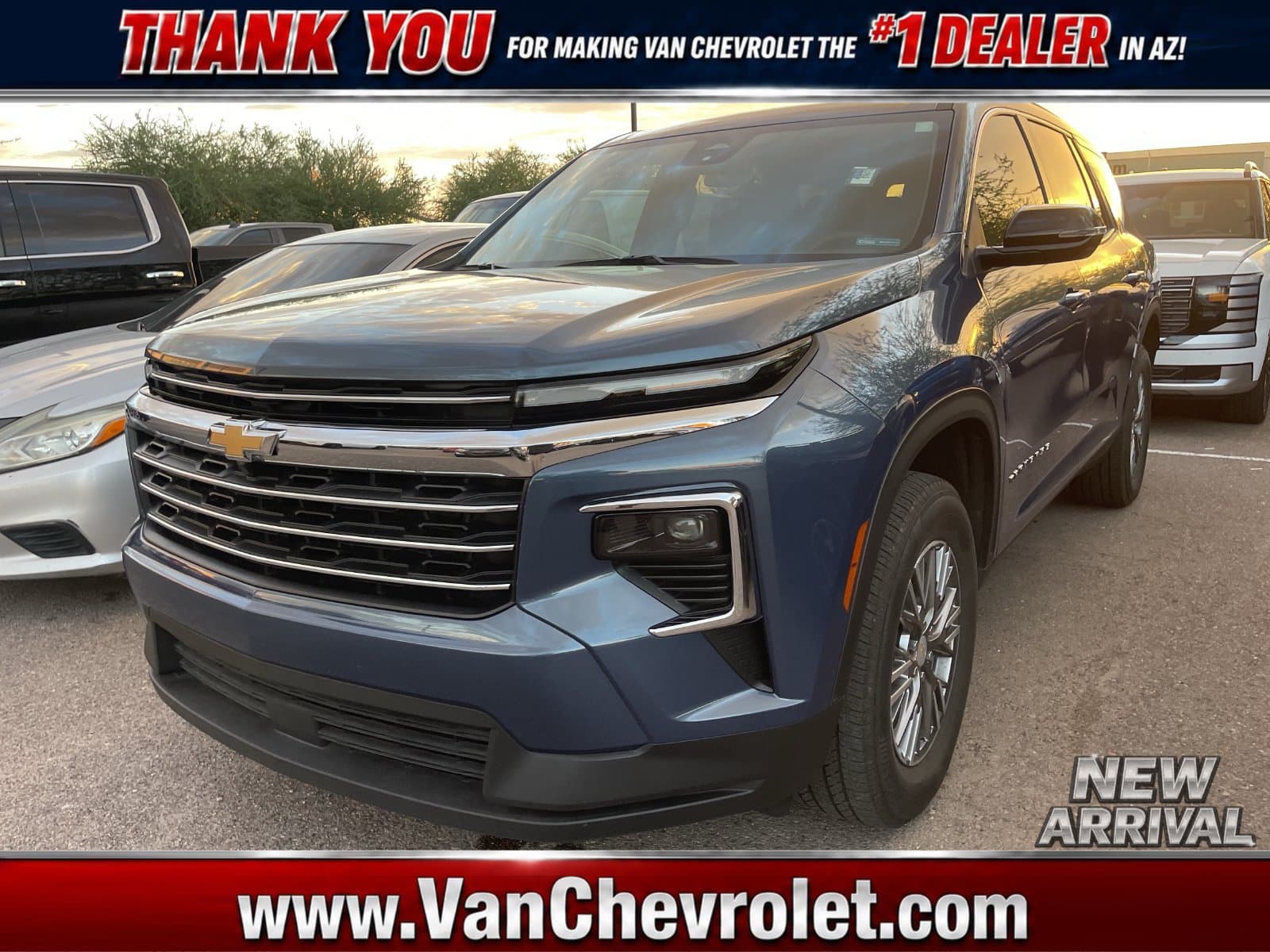 2025 Chevrolet Traverse FWD LT — photo 1 of 15