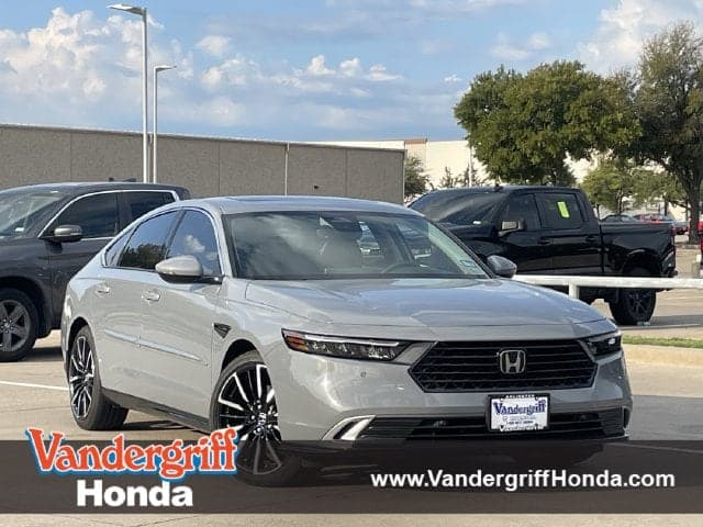 2024 Honda Accord Hybrid Touring — photo 1 of 30