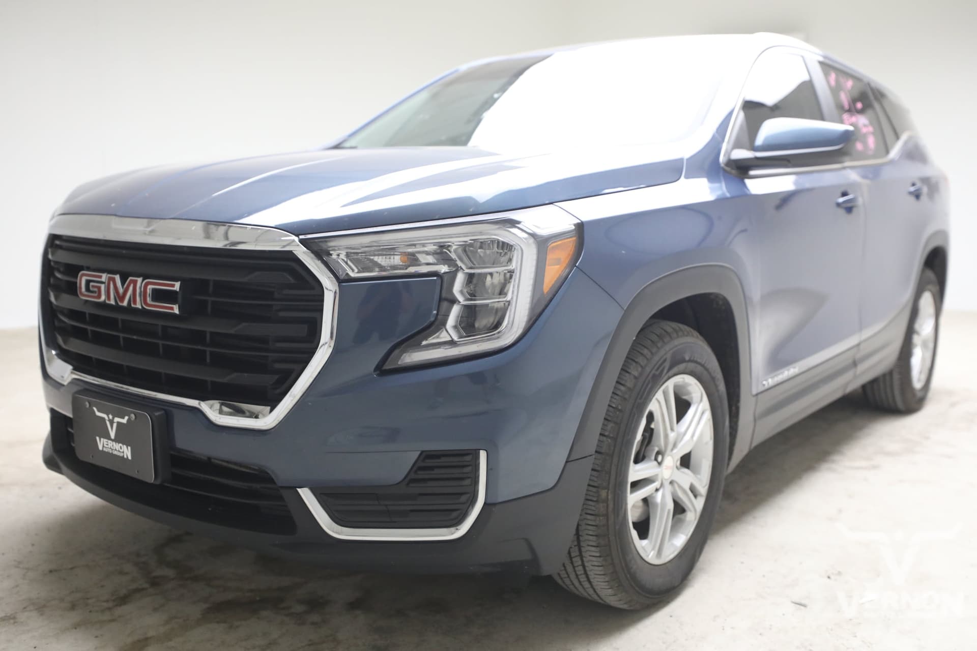 2024 GMC Terrain SLE — photo 1 of 13