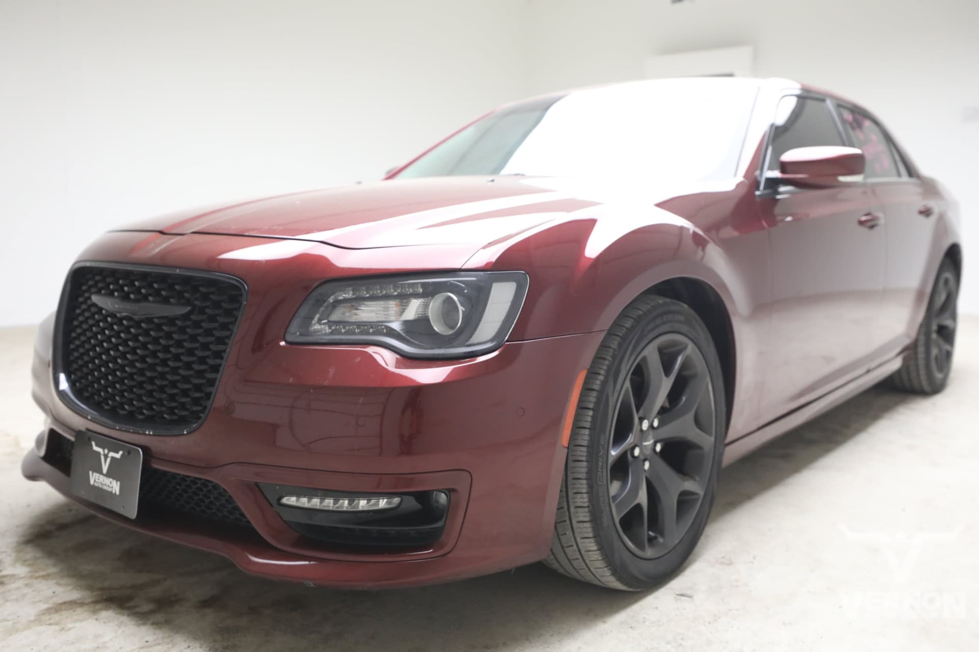 2021 Chrysler 300 Touring — photo 1 of 14