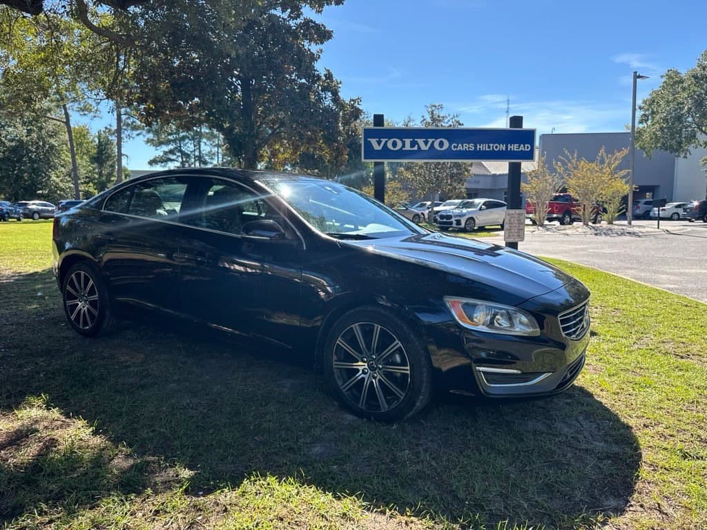 2017 Volvo S60 Base — photo 1 of 21