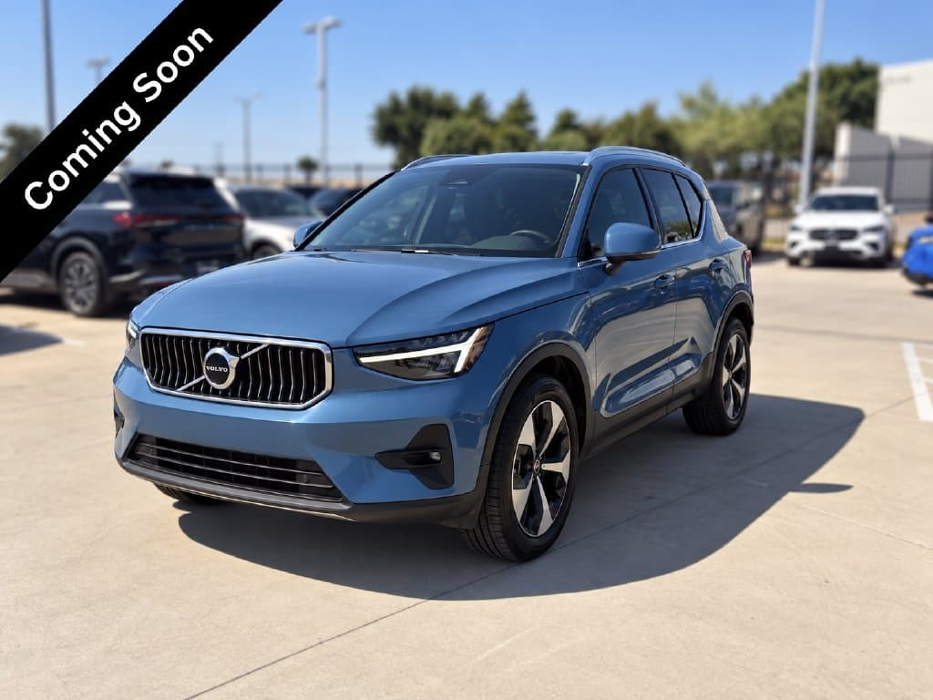2024 Volvo XC40 Base — photo 1 of 8