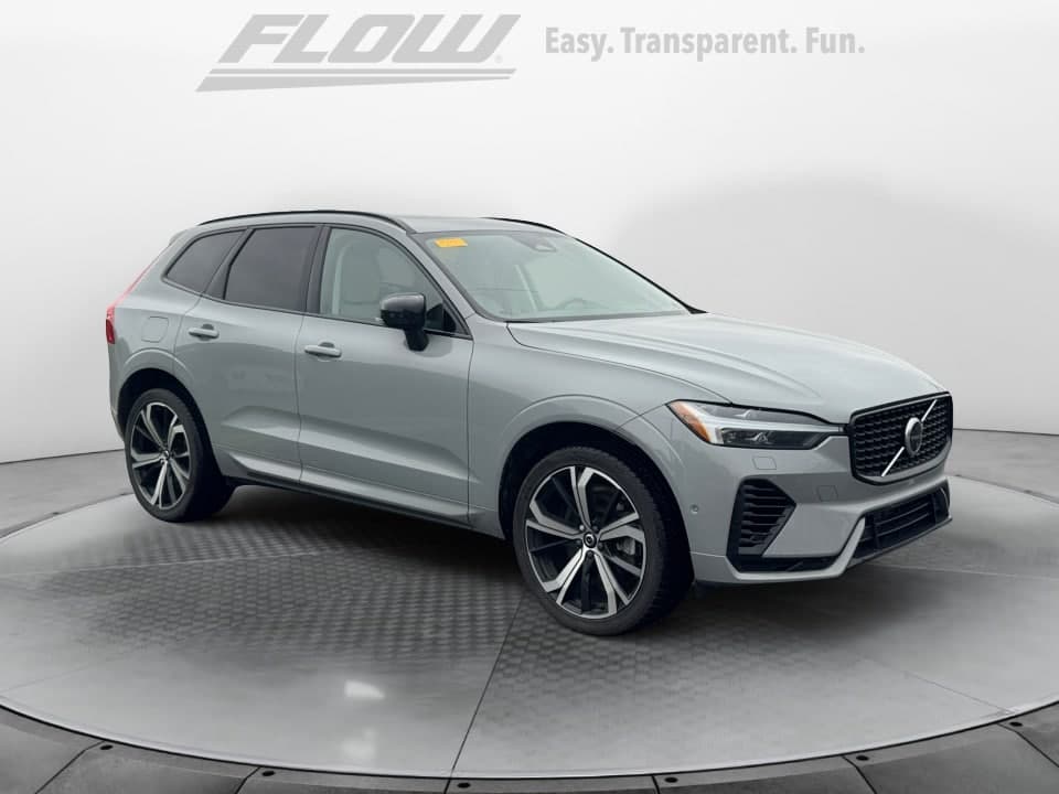2025 Volvo XC60 Plug-In Hybrid Ultra — photo 1 of 11