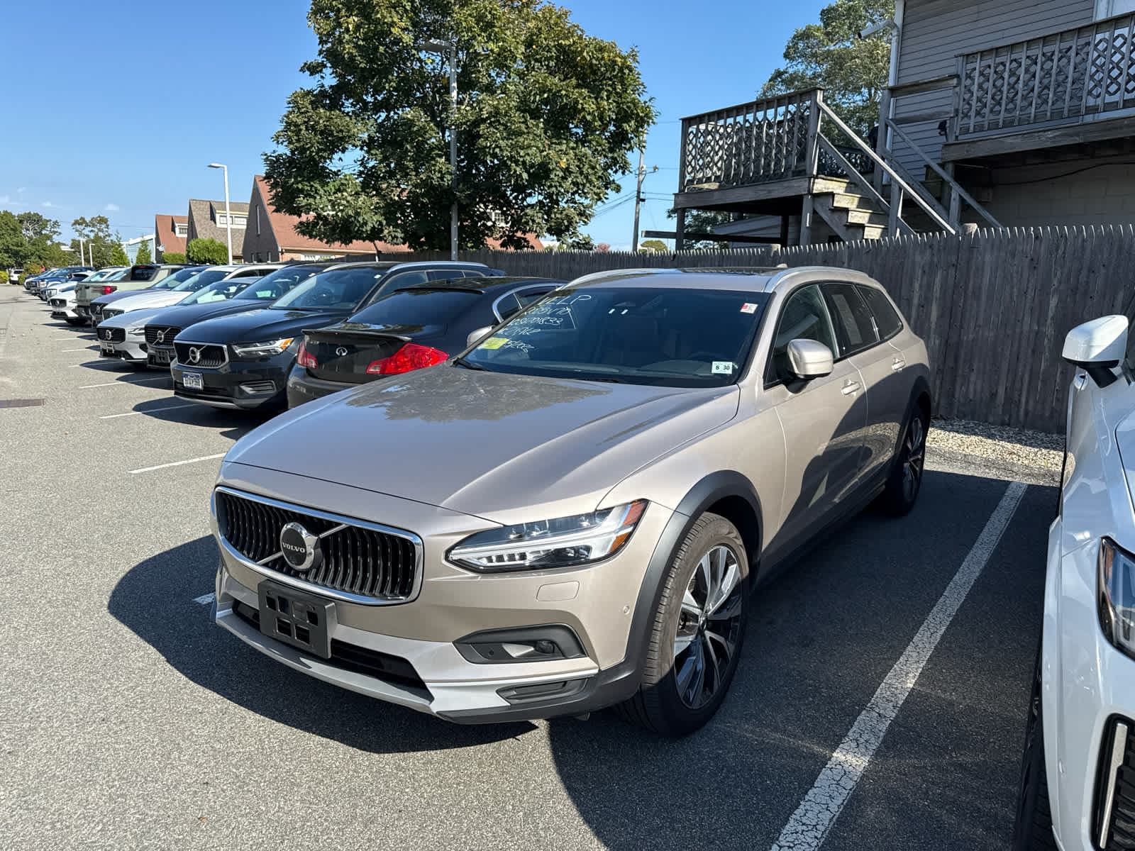 2025 Volvo V90 Cross Country Plus — photo 1 of 2