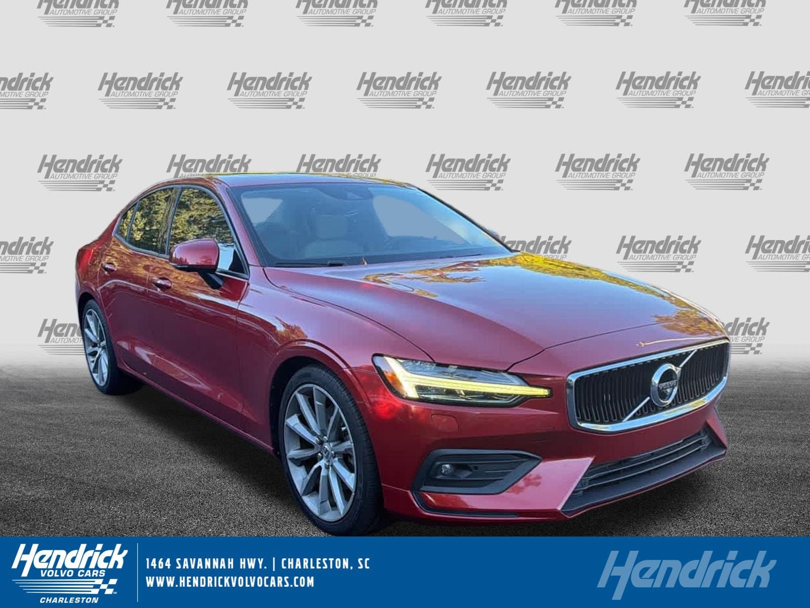 2020 Volvo S60 Momentum — photo 1 of 36