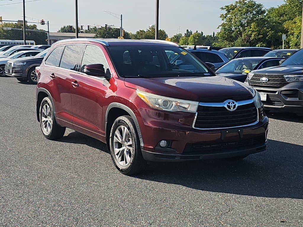 2015 Toyota Highlander Base — photo 1 of 19