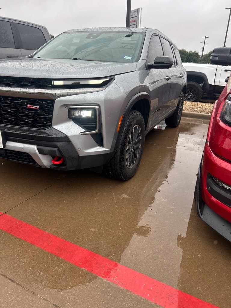 2025 Chevrolet Traverse AWD Z71 — photo 1 of 11