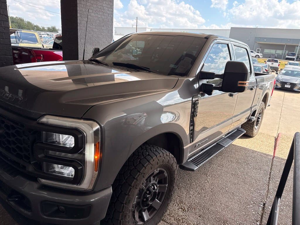 2023 Ford Super Duty F-250 SRW LARIAT — photo 1 of 9