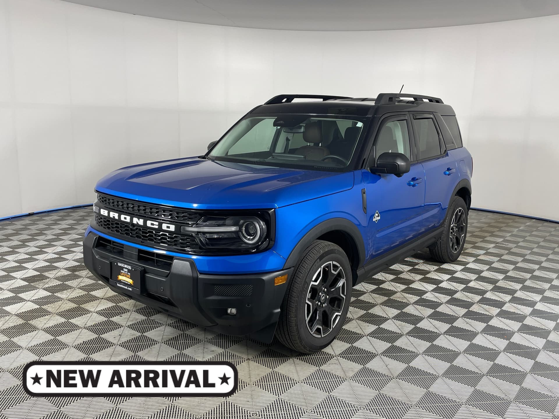 2025 Ford Bronco Sport Outer Banks — photo 1 of 17