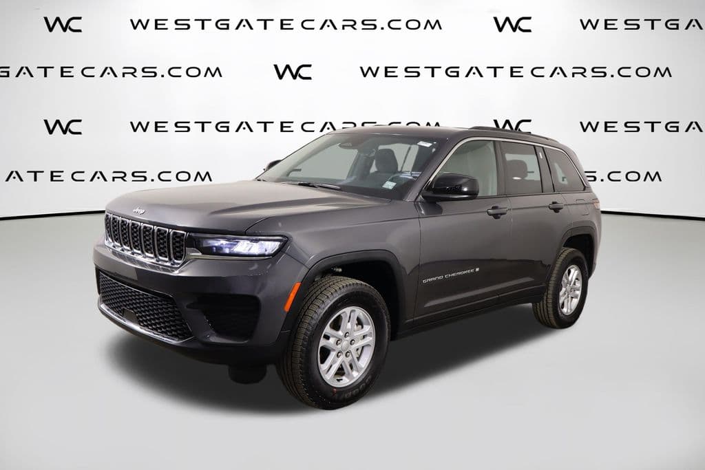 2025 Jeep Grand Cherokee Laredo — photo 1 of 48