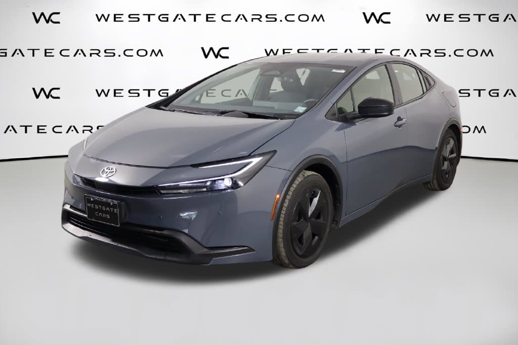 2025 Toyota Prius LE — photo 1 of 48