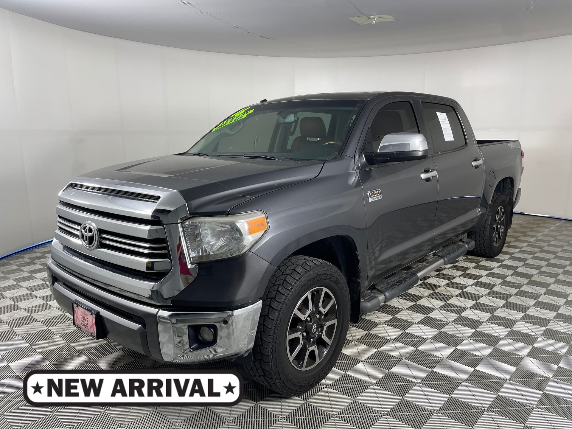 2016 Toyota Tundra 4WD Truck Base — photo 1 of 17