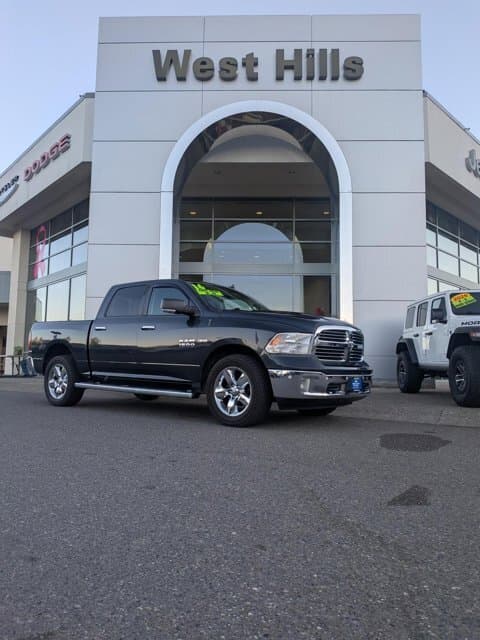 2016 RAM 1500 SLT — photo 1 of 7